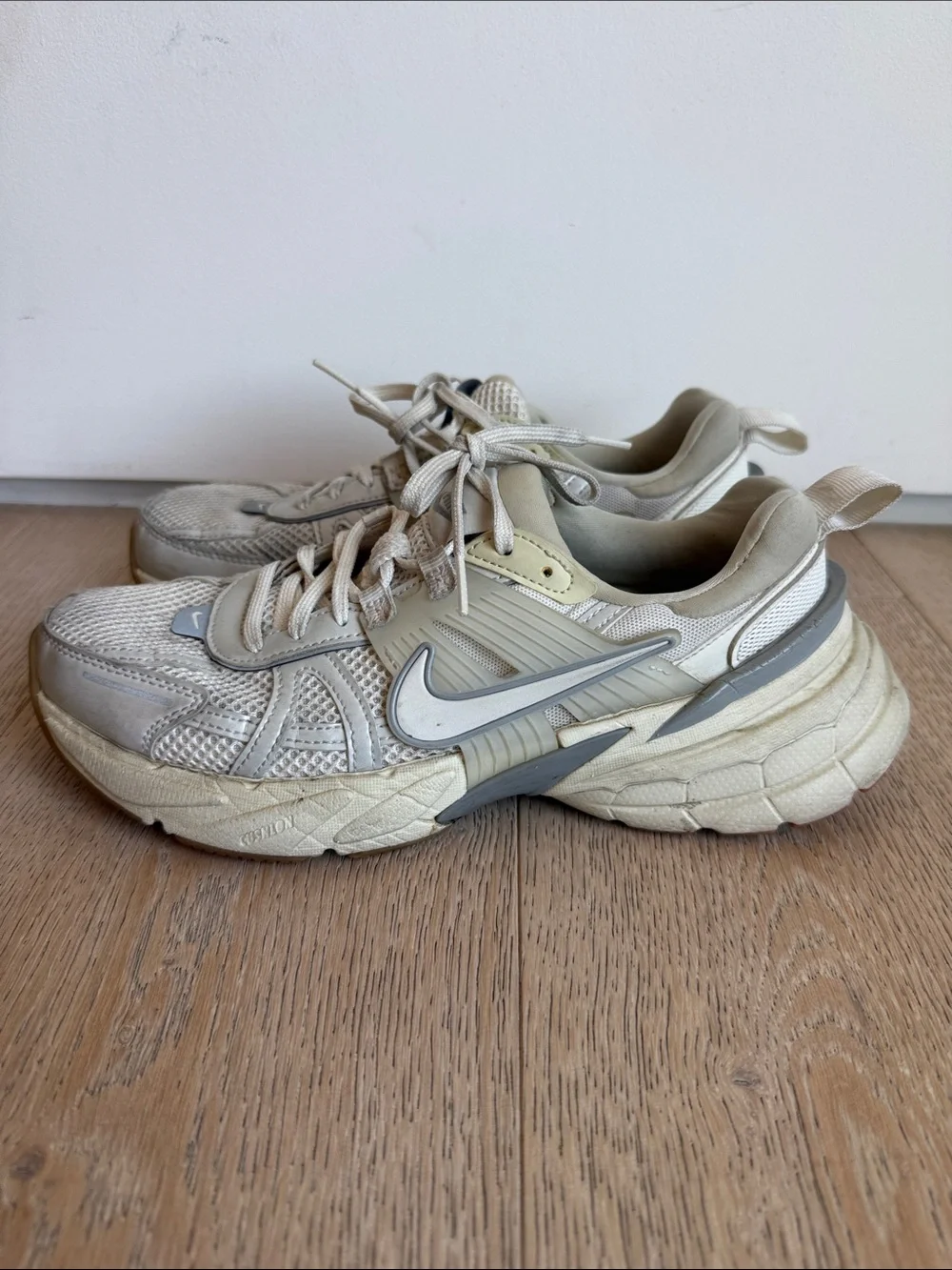 Nike Women’s Vomero Sneakers Sz 8.5